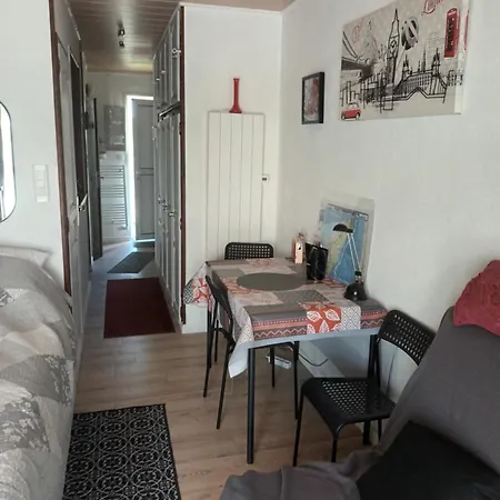 Les Hortensias Apartment *
